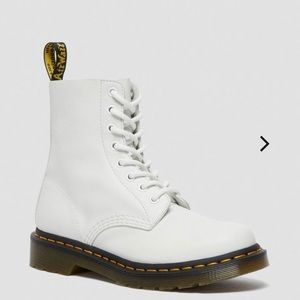 Doc Martens 1460 WOMEN'S PASCAL VIRGINIA LEATHER BOOTS white